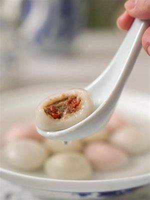  Tonglingin Qinqilou Tangyuan: Entäpä jos yhdistetään herkullinen riisikuulojen täyte pehmeän, makeaan lihakeittoon?