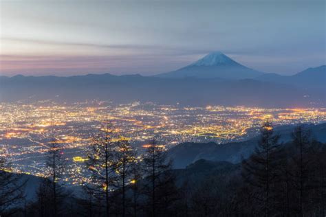 甲府 モーニング: 朝の光が照らす山梨の秘密